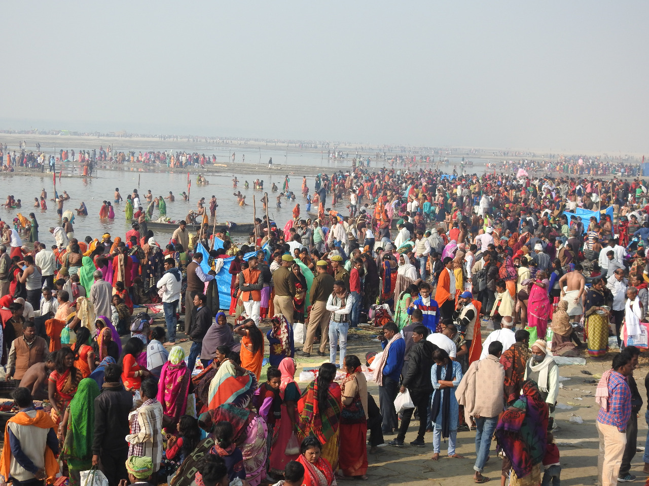 कार्तिक पूर्णिमा पर भृगु धरती पर हजारों ने किया स्नान, मंदिर में किया दर्शन-पूजन