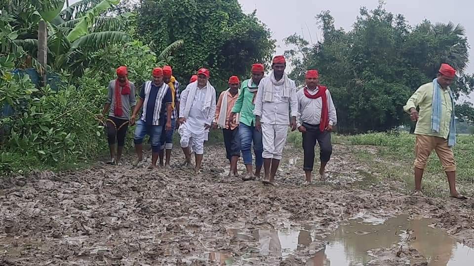 बैरिया विधान सभा में चांददियर के फिरंगी टोला की दुर्दशा पर सपाइयों ने उठाये सवाल